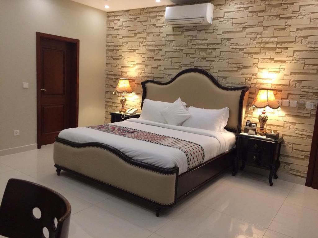Orchards Cottage Hotel Karachi Bagian luar foto