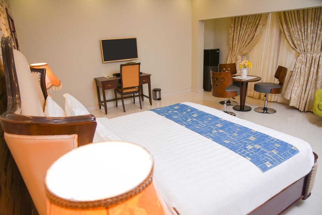 Orchards Cottage Hotel Karachi Bagian luar foto