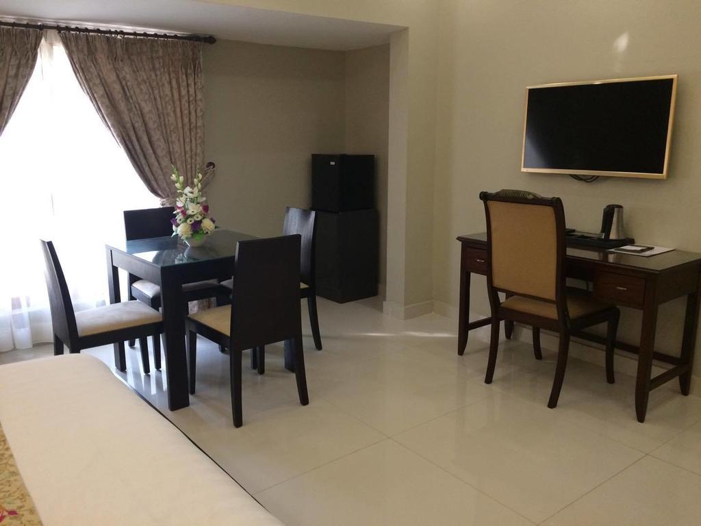 Orchards Cottage Hotel Karachi Bagian luar foto
