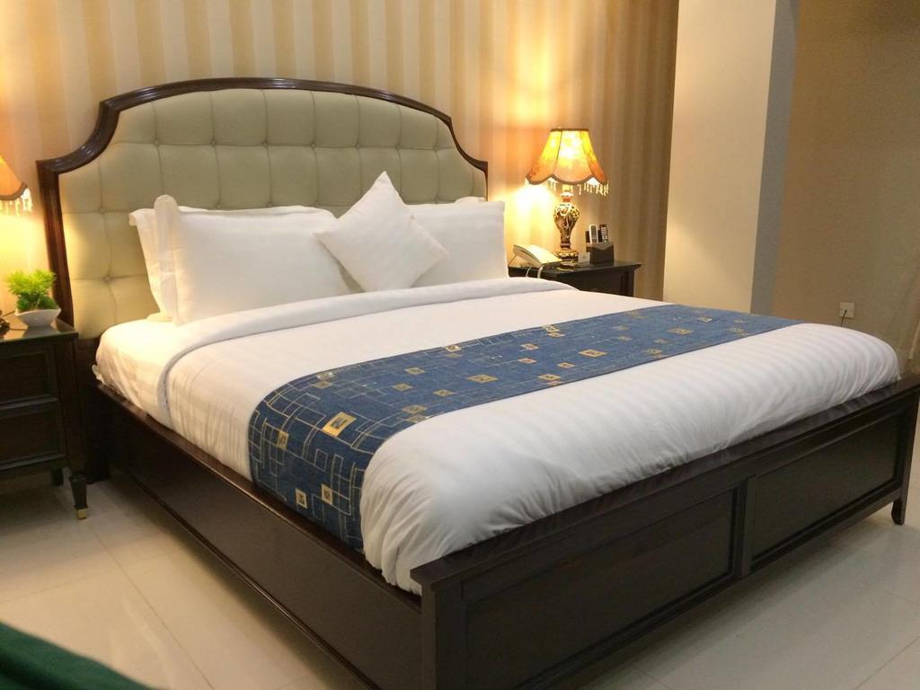 Orchards Cottage Hotel Karachi Bagian luar foto